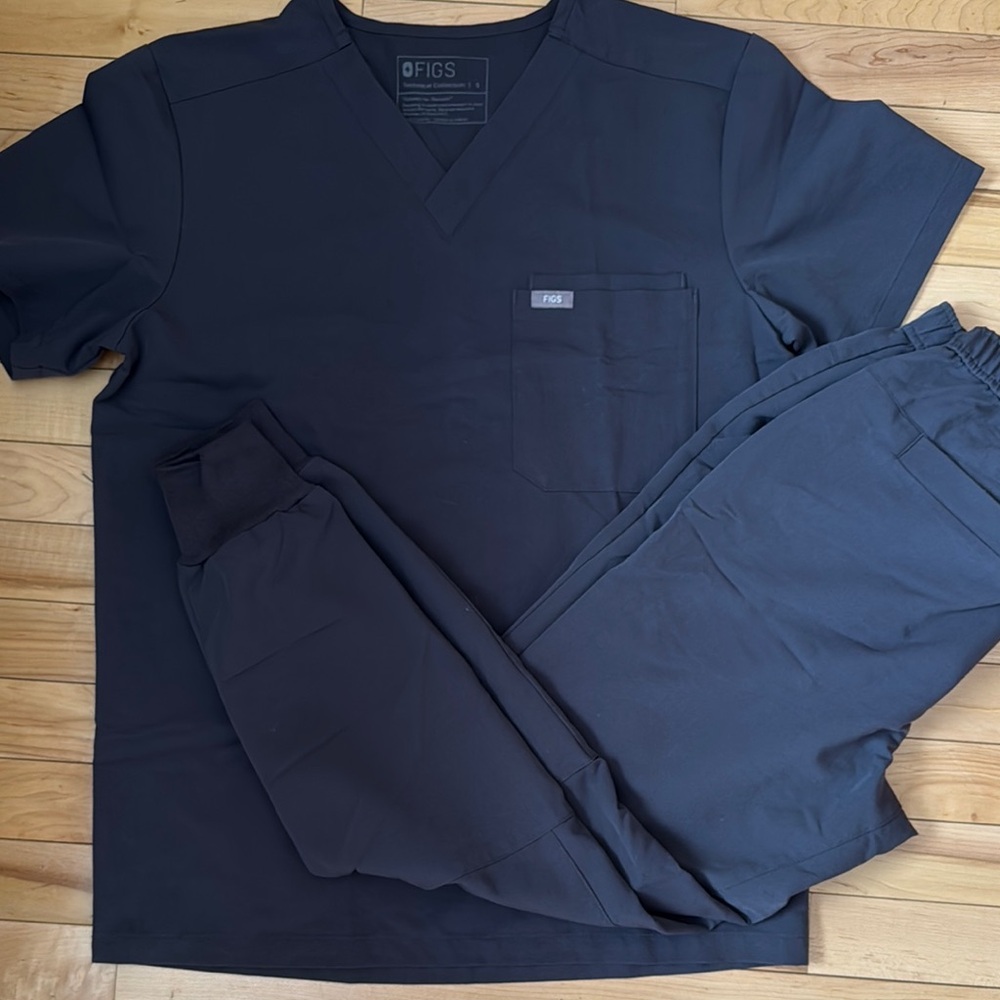 Figs Black Scrub Set